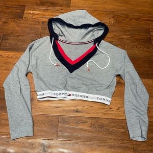 Cropped Tommy Hilfiger sweatshirt